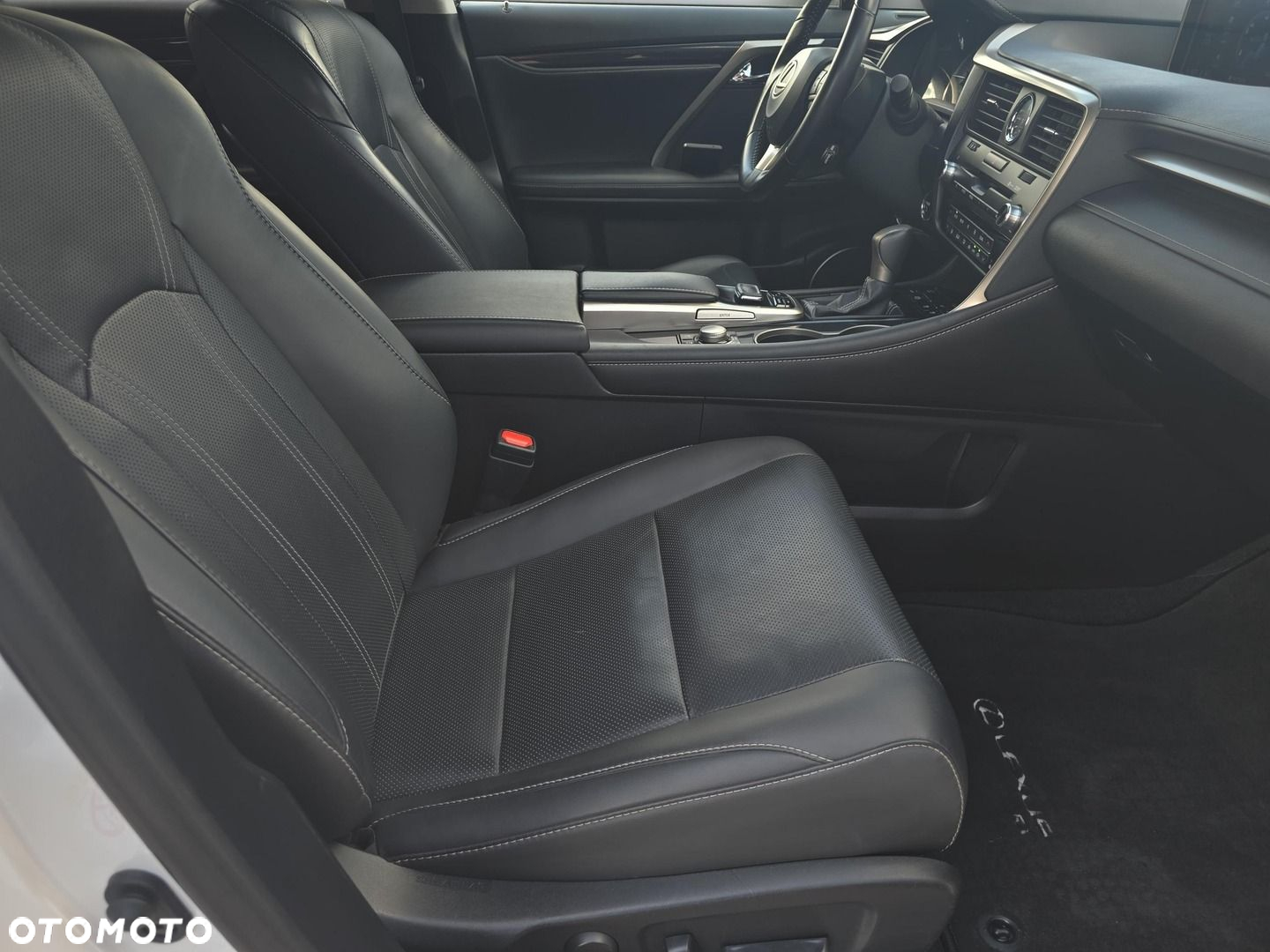 Lexus RX - 9