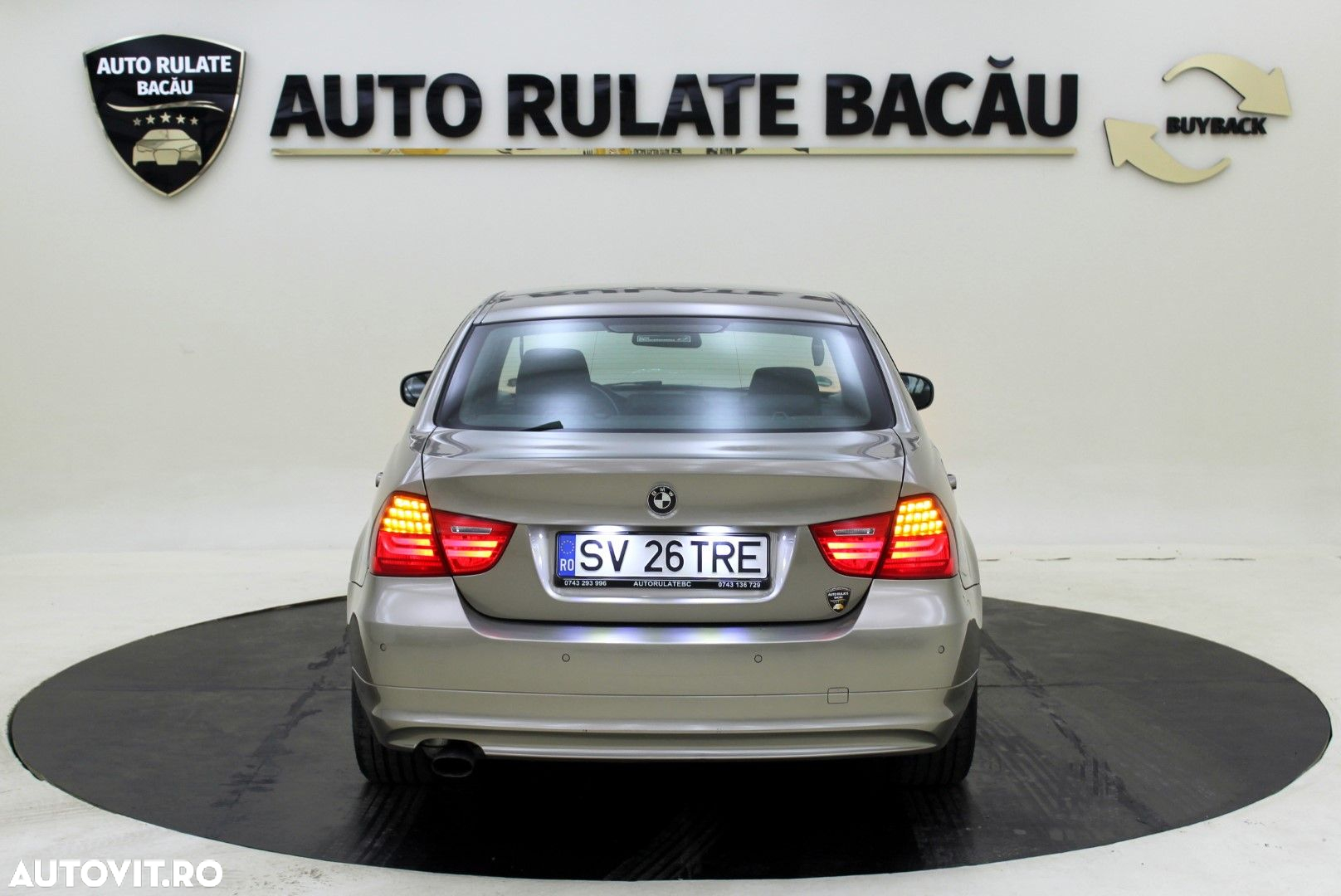 BMW Seria 3 318i Touring - 11
