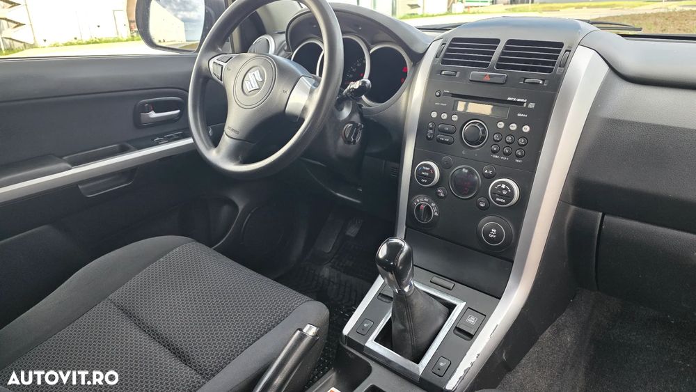 Suzuki Grand Vitara 1.9 DDiS Black&White DPF - 6
