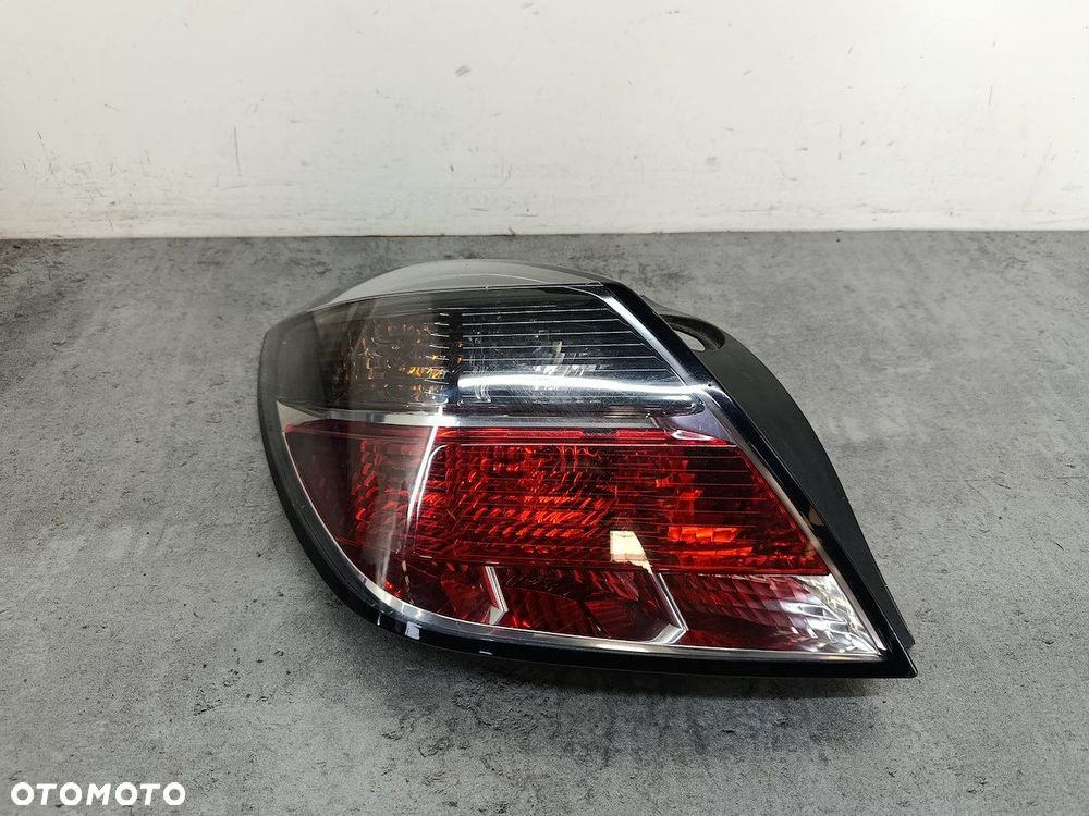 LAMPA TYLNA LEWA OPEL ASTRA H GTC 13252443  93357459 342691834 HATCHBACK 3D - 1