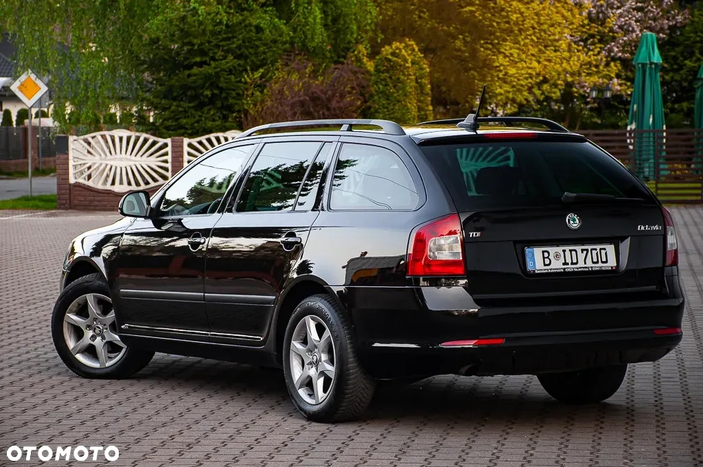 Skoda Octavia Combi 2.0 TDI DPF DSG Ambition - 15