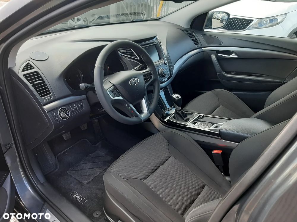 Hyundai i40 Kombi blue 1.6 Family - 15