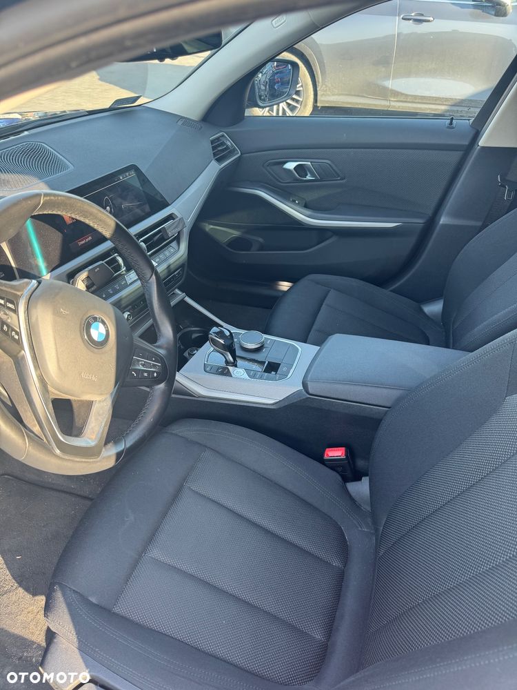 BMW Seria 3 318i - 9