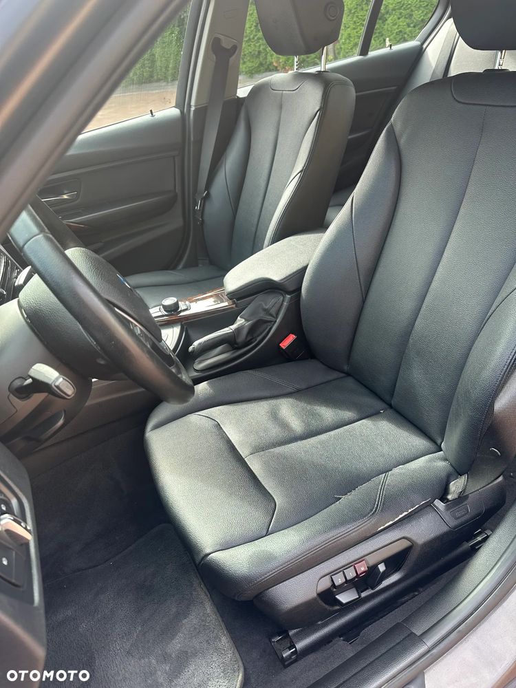 BMW Seria 3 328i xDrive - 25