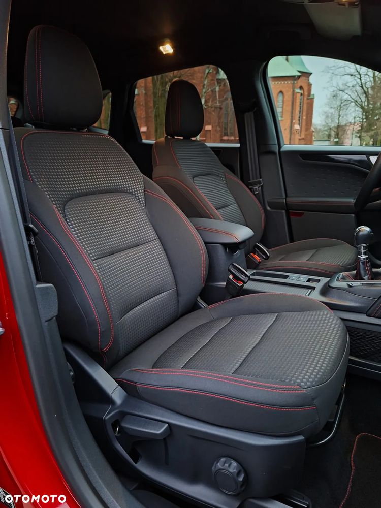 Ford Kuga 1.5 EcoBoost ST-LINE - 36