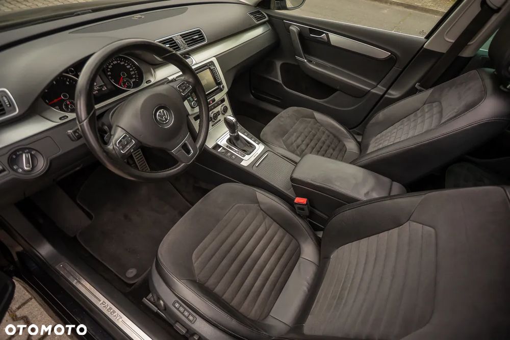 Volkswagen Passat 2.0 TDI 4Motion DSG BlueMotion Tech R-Line - 16