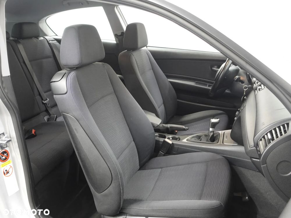 BMW Seria 1 118i - 24