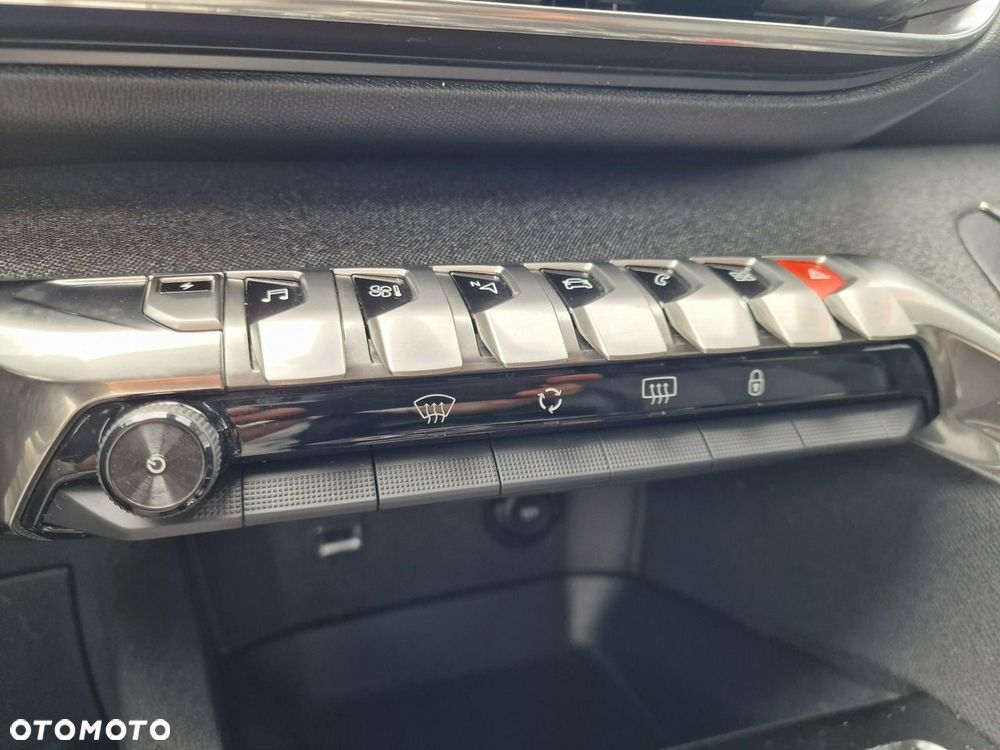 Peugeot 3008 1.6 PureTech Hybrid PHEV Allure S&S EAT8 - 31