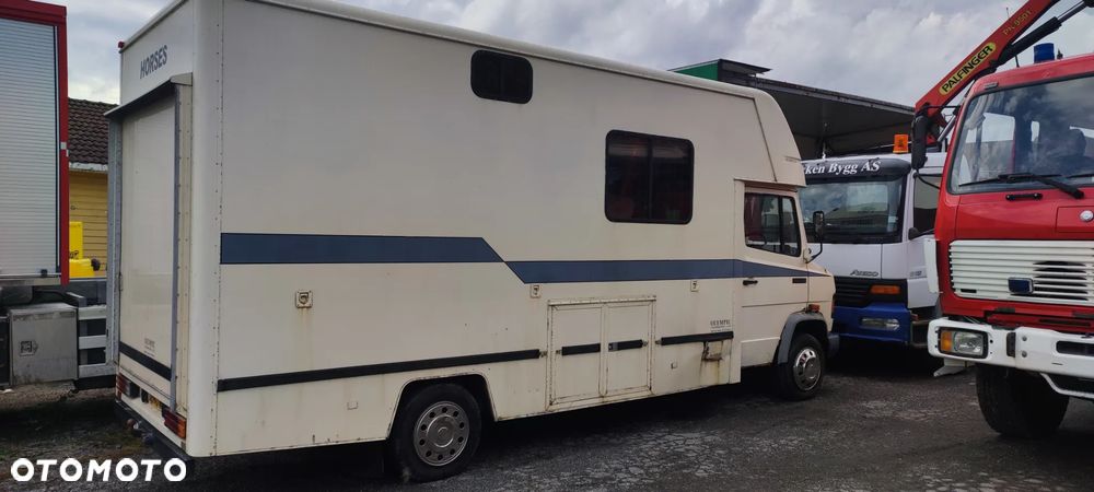 Kamper Koniowóz Zabudowa mieszkalna - 1