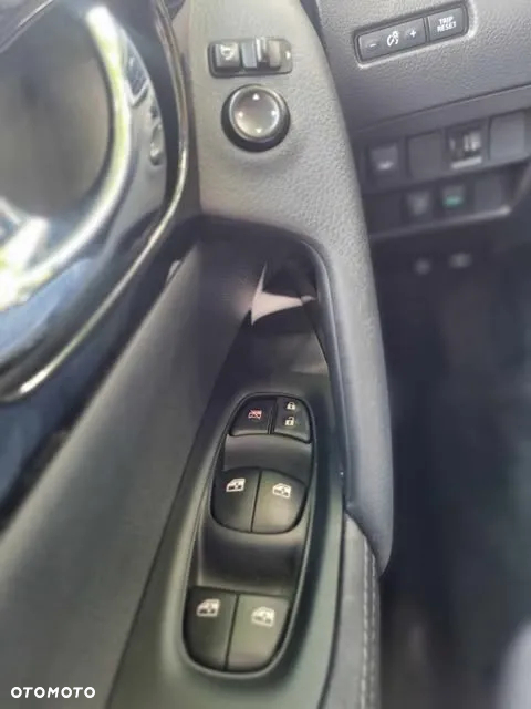 Nissan Qashqai 1.3 DIG-T N-Connecta DCT - 26