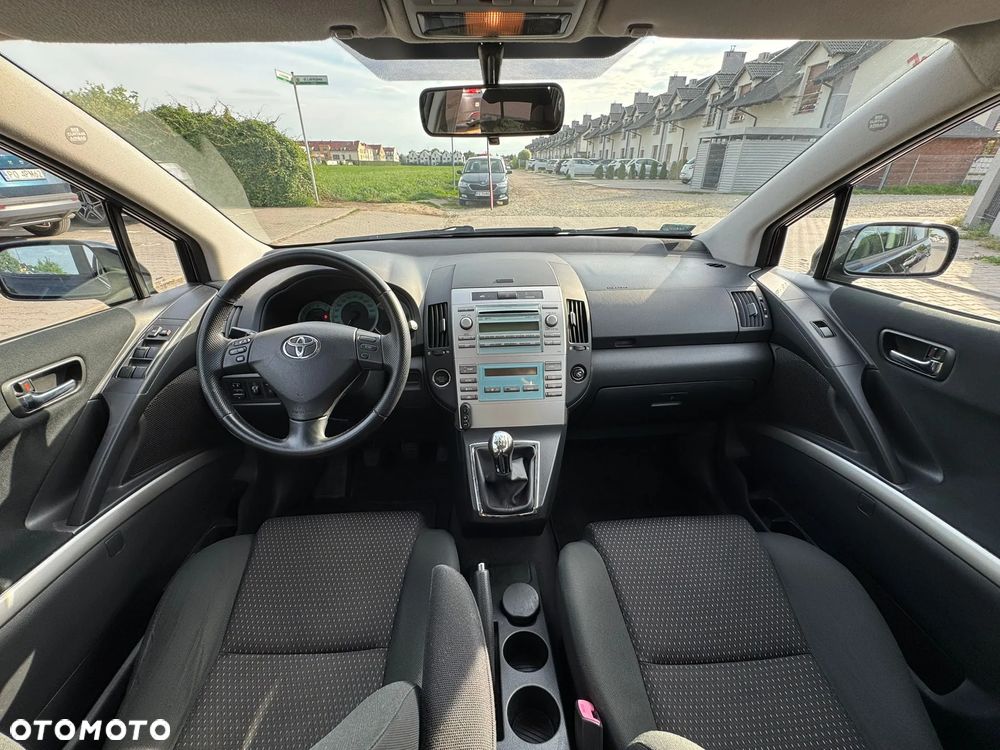 Toyota Corolla Verso 2.2 D-4D Premium - 3