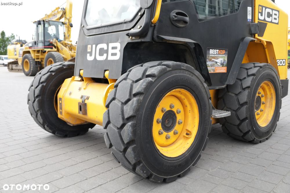 JCB 300 T4 Miniładowarka Skid steer - 18