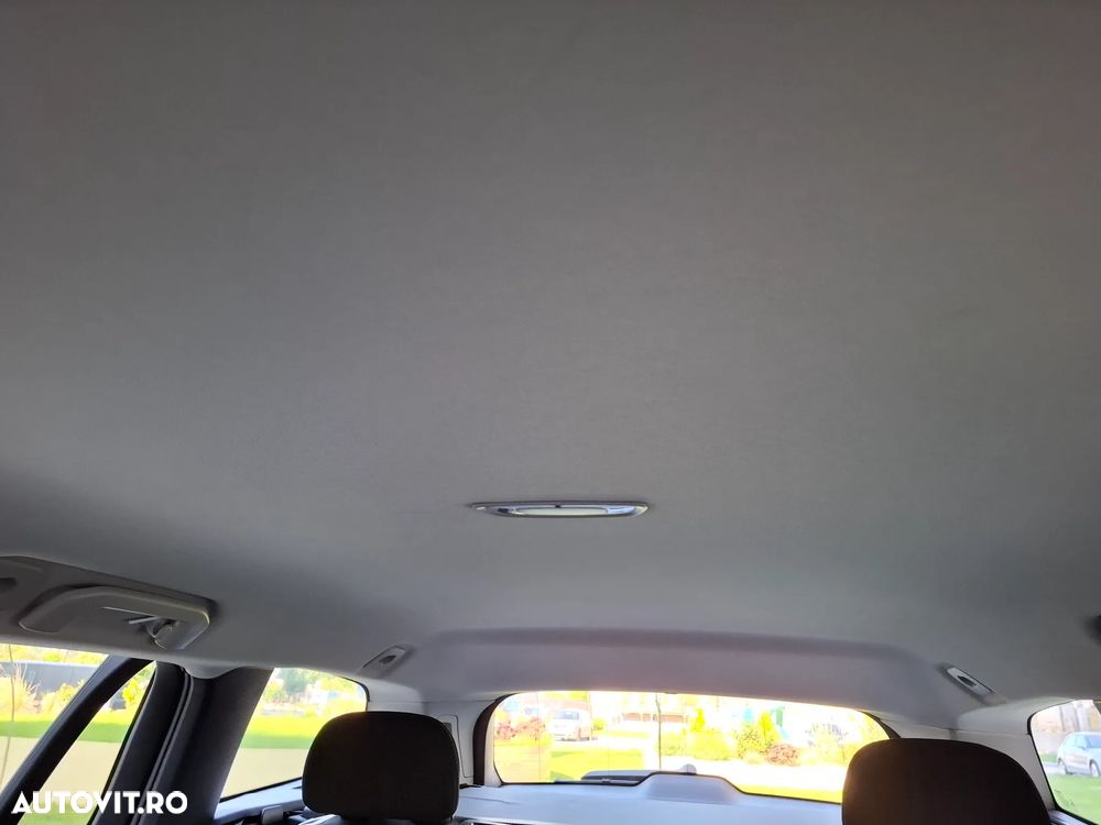 Volvo V60 B4 MHEV AT8 FWD Momentum Pro - 29