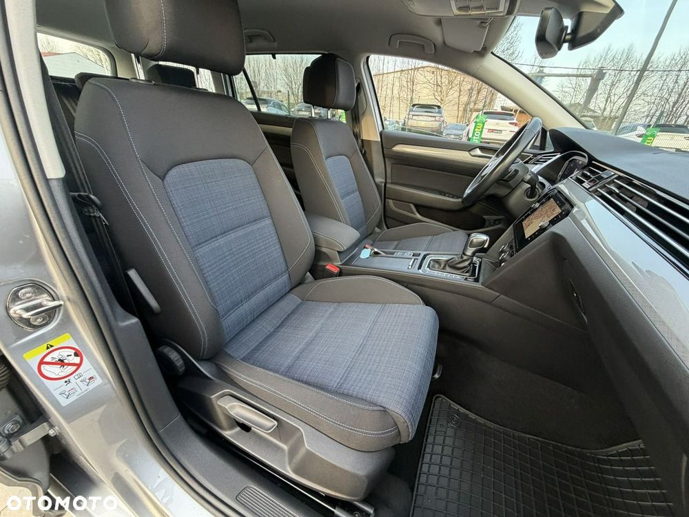 Volkswagen Passat - 36