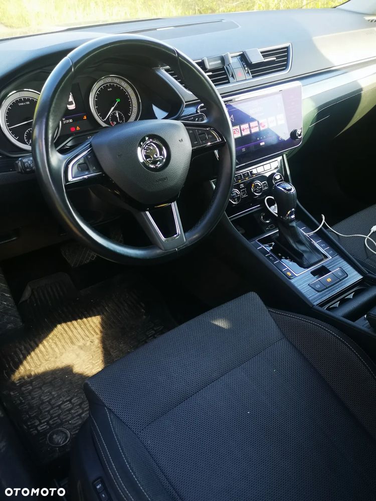 Skoda Superb 2.0 TDI SCR 4x4 Style DSG - 10