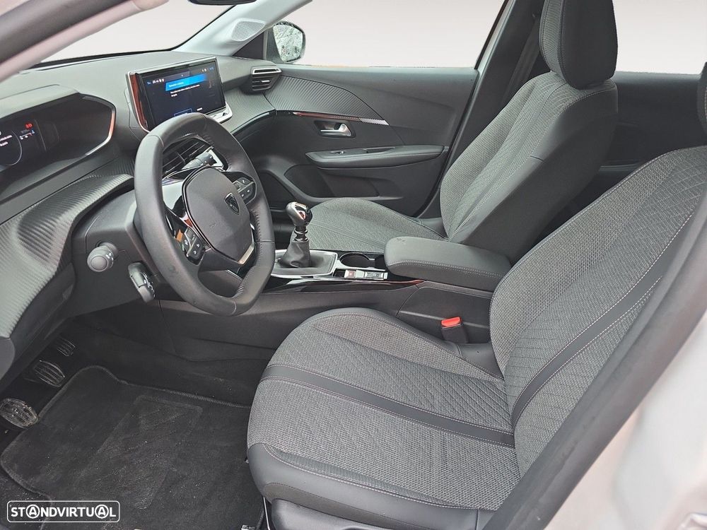Peugeot 208 1.2 PureTech Allure — fotografia 9