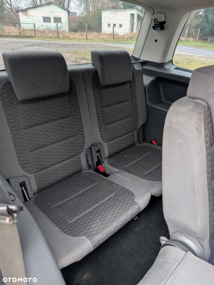 Volkswagen Touran - 22