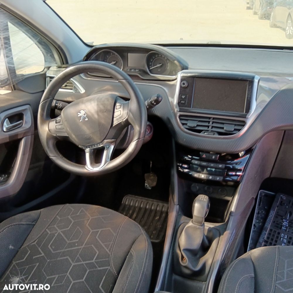 Dezmembrez Peugeot 2008 2014 Hatchback 1,2 vti - 2