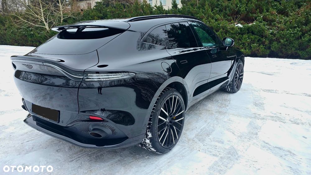 Aston Martin DBX - 8
