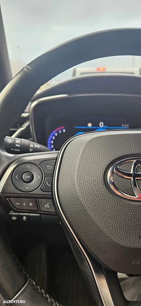 Toyota Corolla 2.0 HSD Exclusive Plus GR Sport Bi-Tone - 36