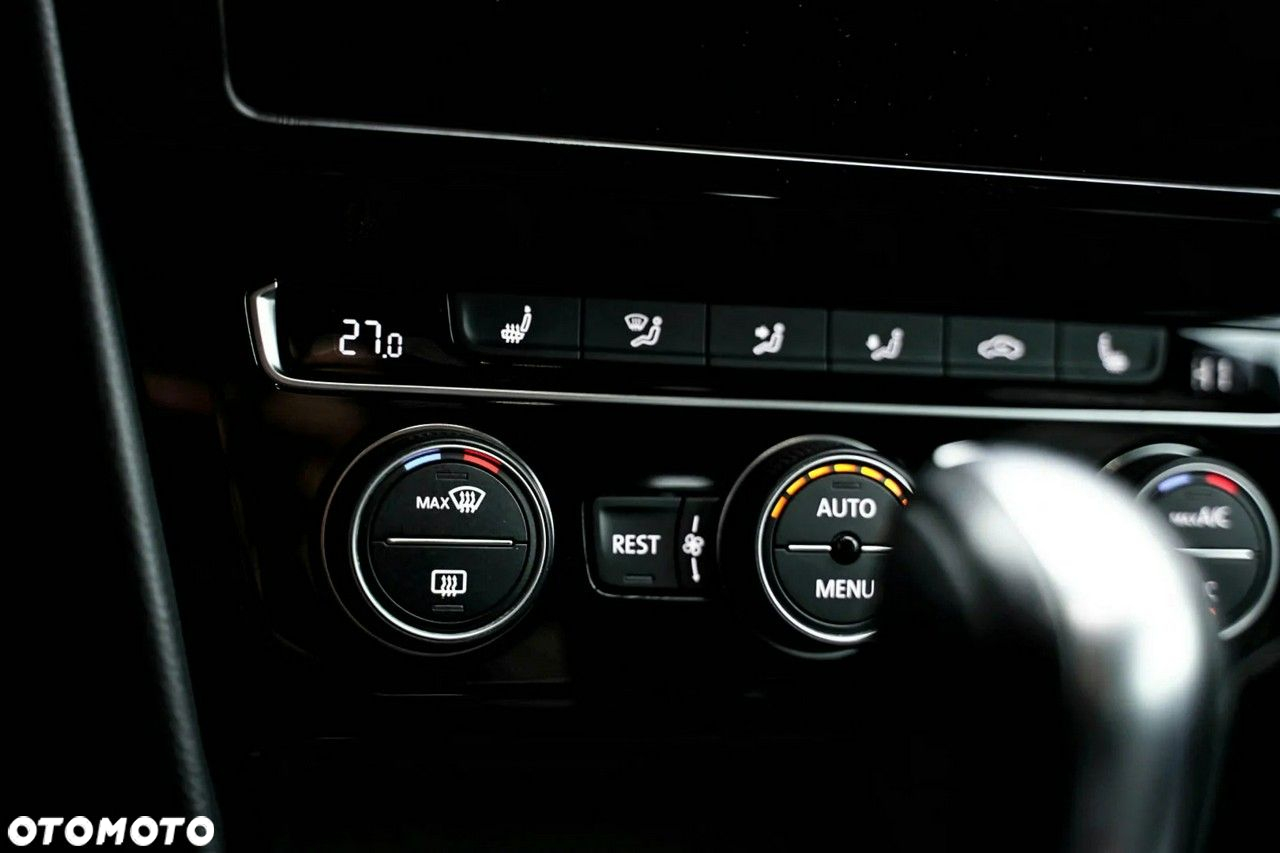 Volkswagen Passat - 33