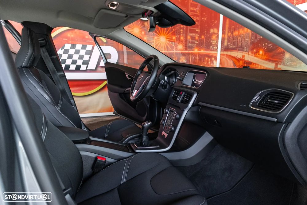 Volvo V40 2.0 D3 Momentum - 21