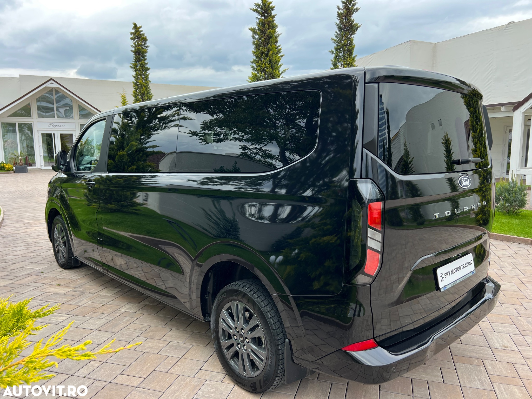 Ford Tourneo Custom Bus 320L 2.0 EcoBlue 170 CP 8AT L2H1 AWD Titanium - 19