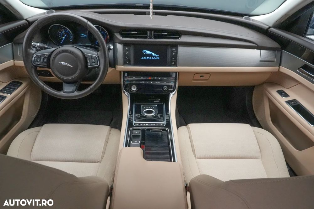 Jaguar XF 20d RWD E-Performance Pure - 7