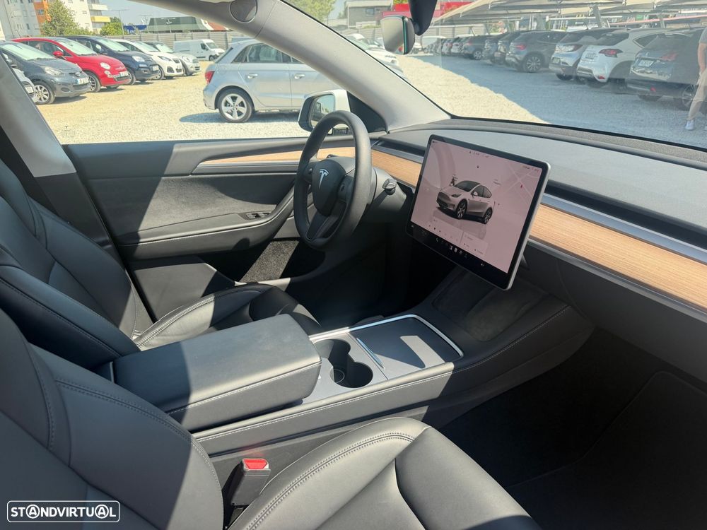 Tesla Model Y Long Range Dual Motor AWD - 9