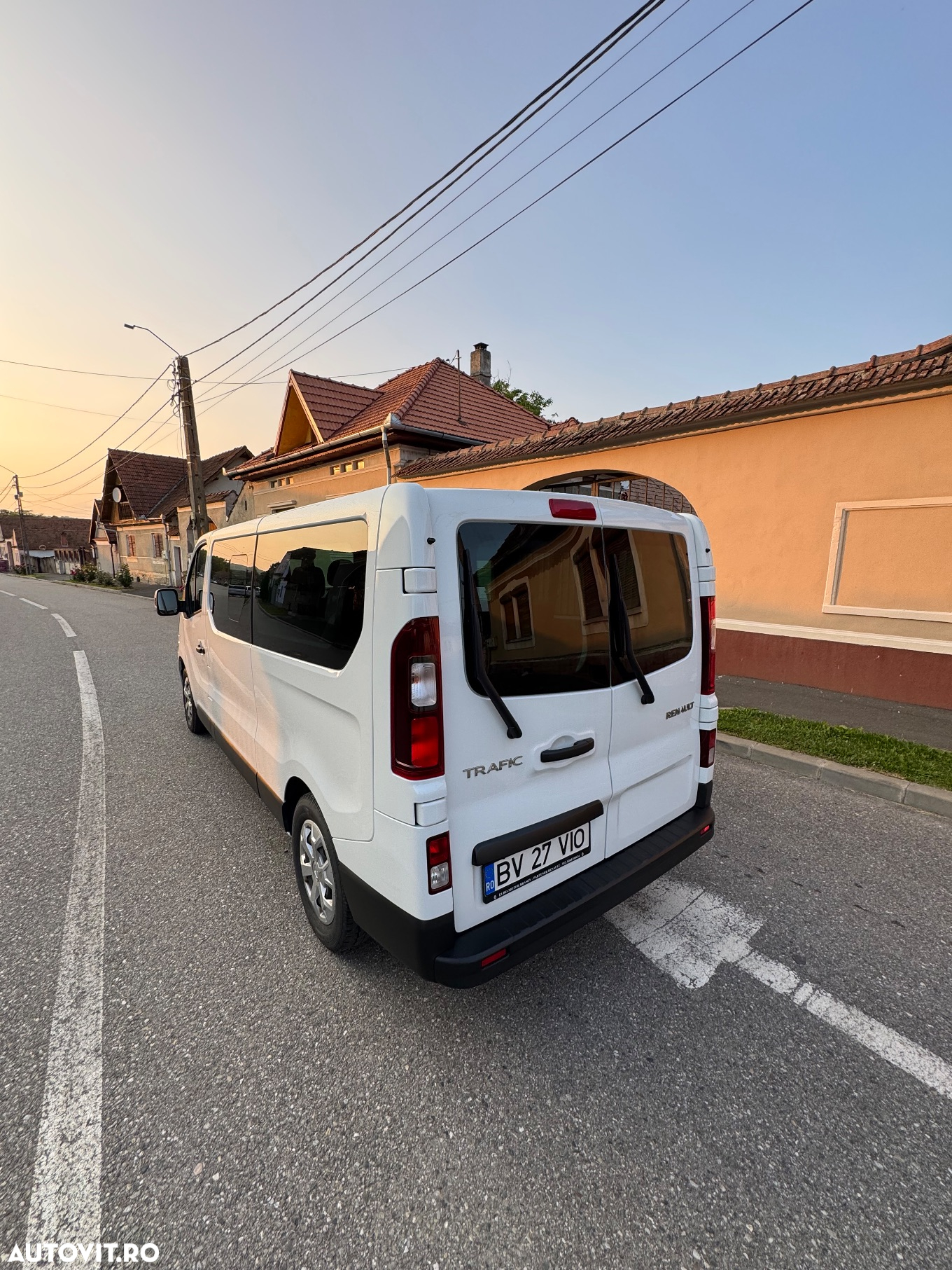 Renault Trafic Combi 2.0 Blue dCi 150 S&S L2 8+1 Zen - 4