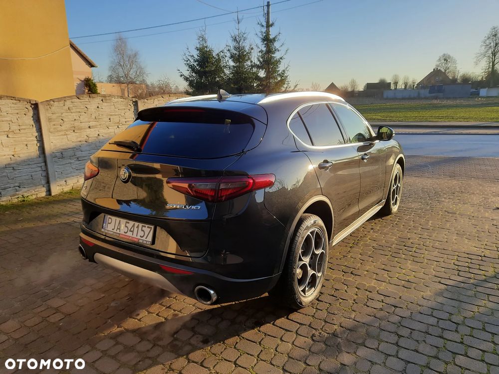 Alfa Romeo Stelvio - 10