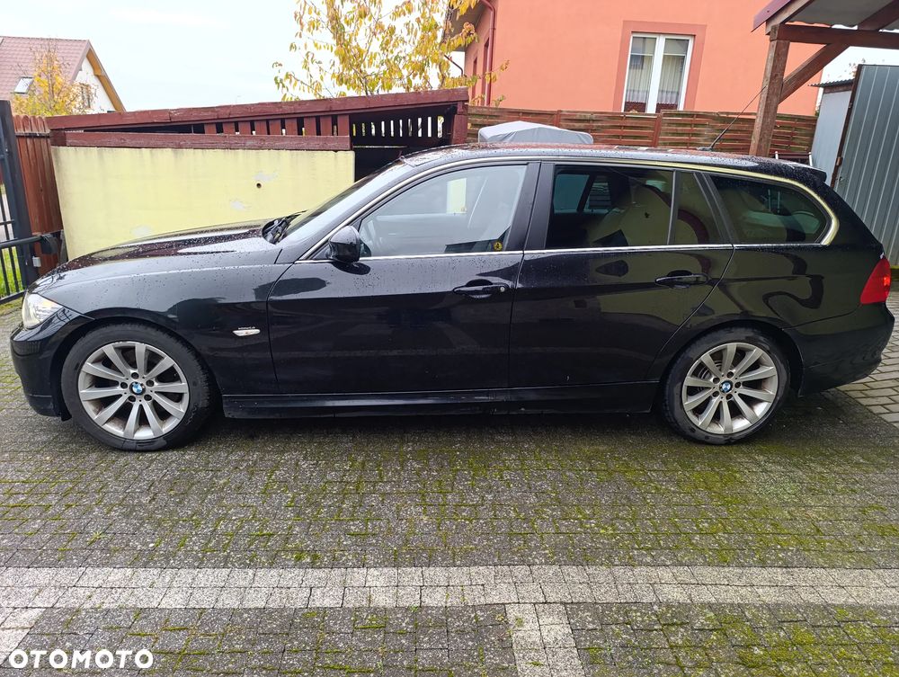 BMW Seria 3 330d xDrive DPF Touring - 4
