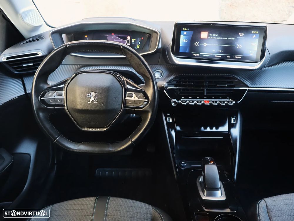Peugeot e-208 Allure - 11