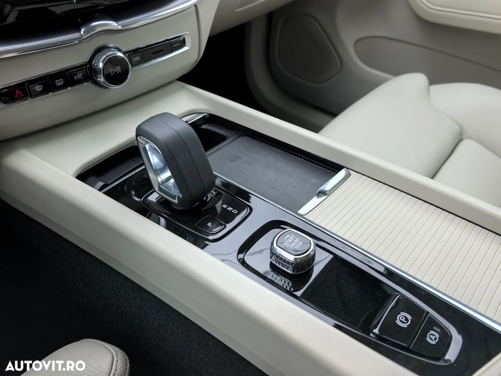 Volvo XC 60 T8 AWD Recharge Geartronic Inscription Expression - 25