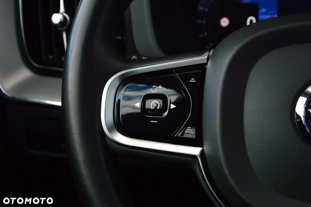 Volvo XC 60 T8 Plug-In Hybrid AWD Plus Dark - 25