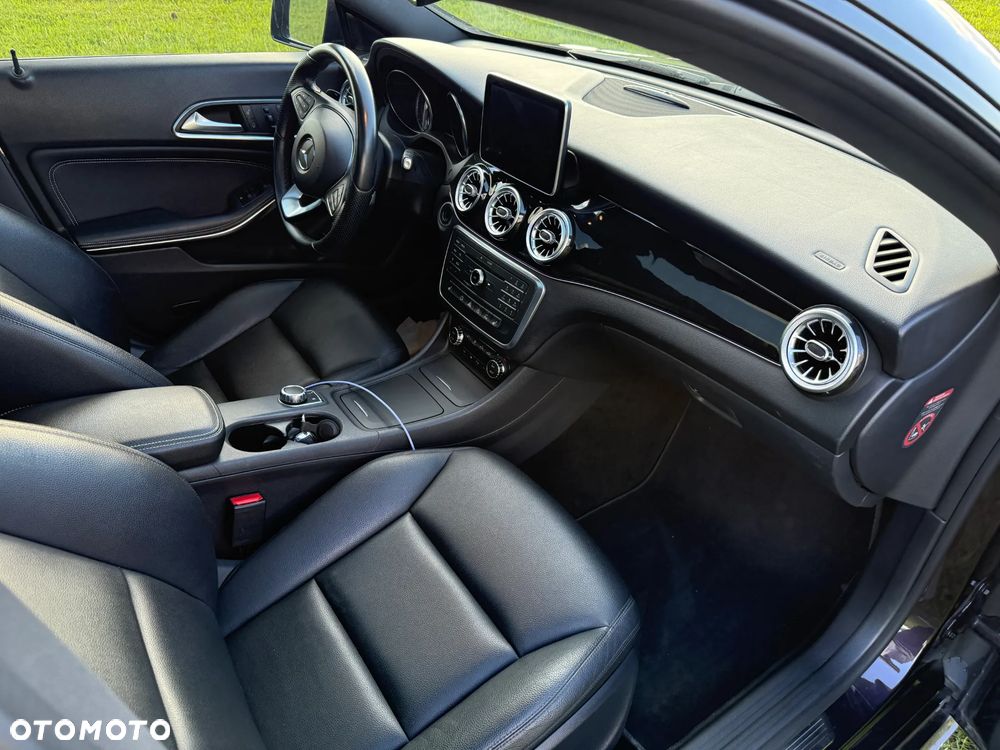 Mercedes-Benz CLA 250 4-Matic AMG Line - 9