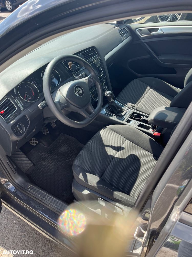 Volkswagen Golf - 6