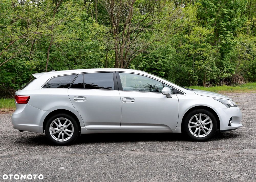 Toyota Avensis 2.2 D-4D Comfort - 21