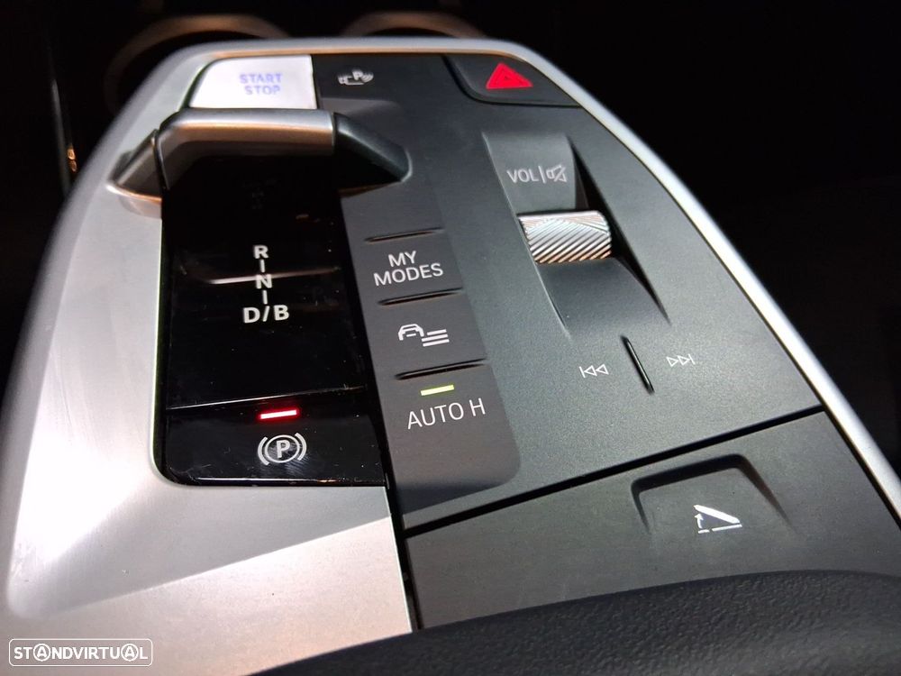 BMW iX2 eDrive20 Pack Desportivo M - 23