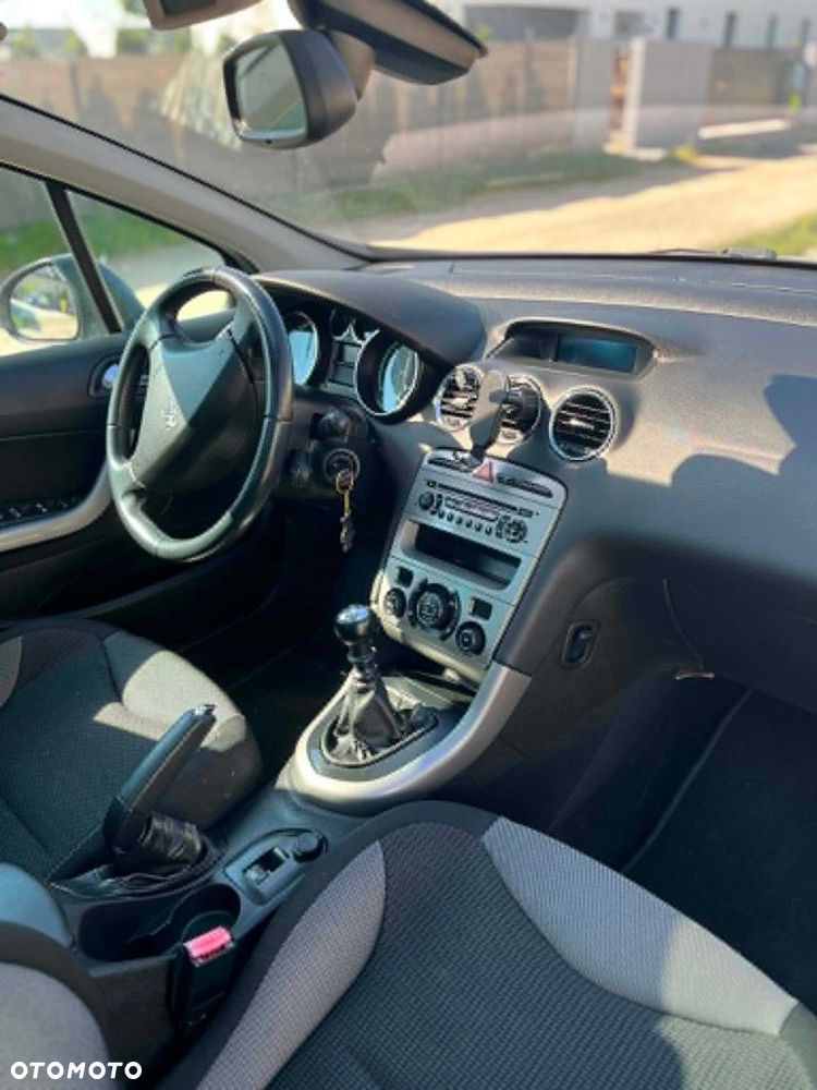 Peugeot 308 2011 photo 2