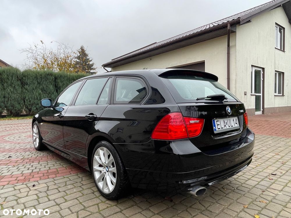 BMW Seria 3 318i Touring - 3