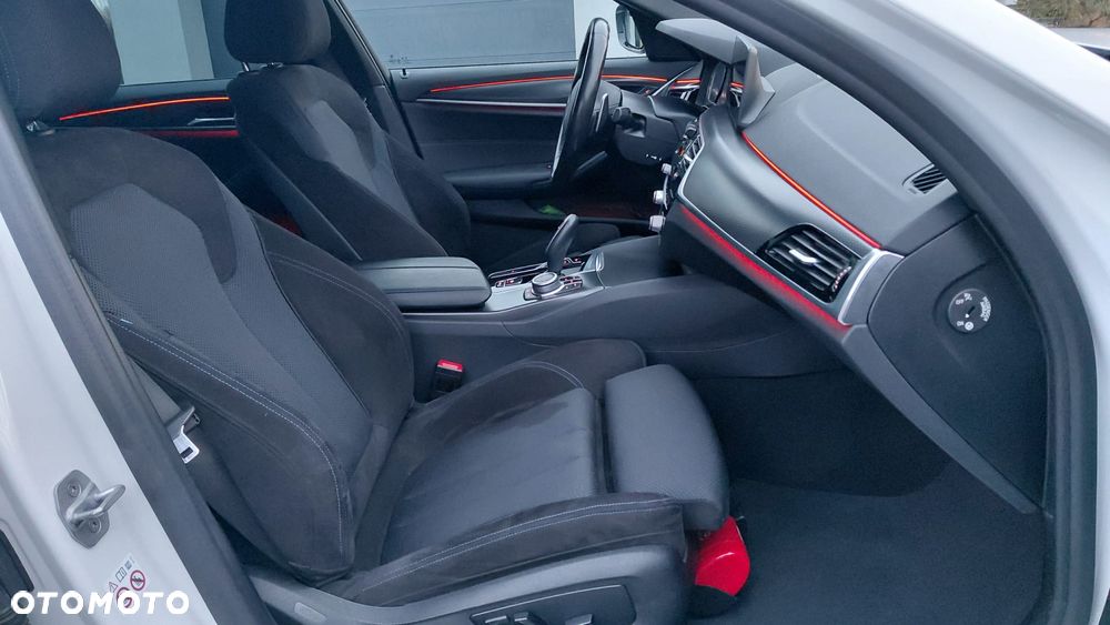 BMW Seria 5 518d Sport Line - 36