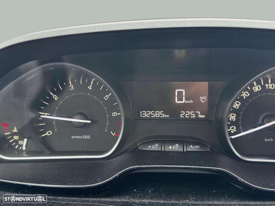 Peugeot 2008 1.2 PureTech Style - 12