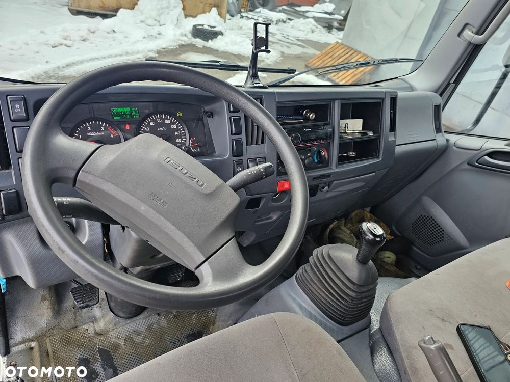 Isuzu N1R - 12