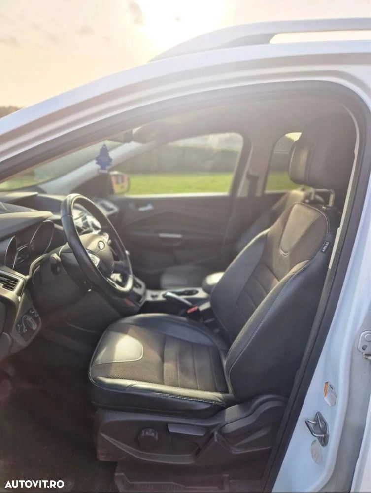 Ford Kuga 2.0 TDCi Powershift 4WD Titanium - 4