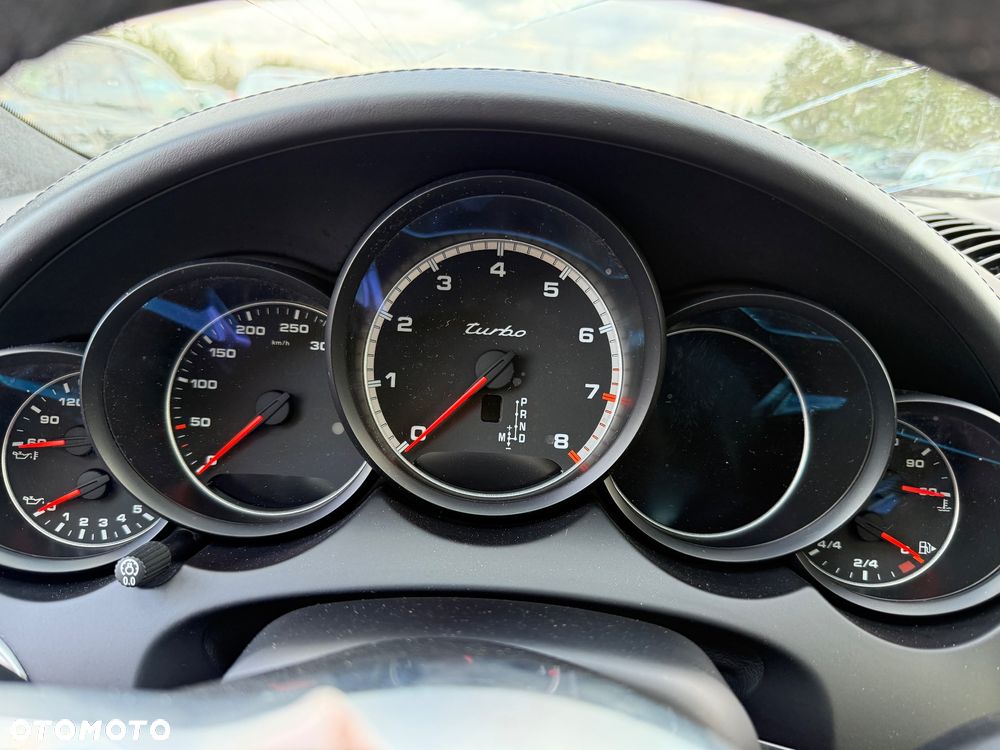 Porsche Cayenne Turbo - 24