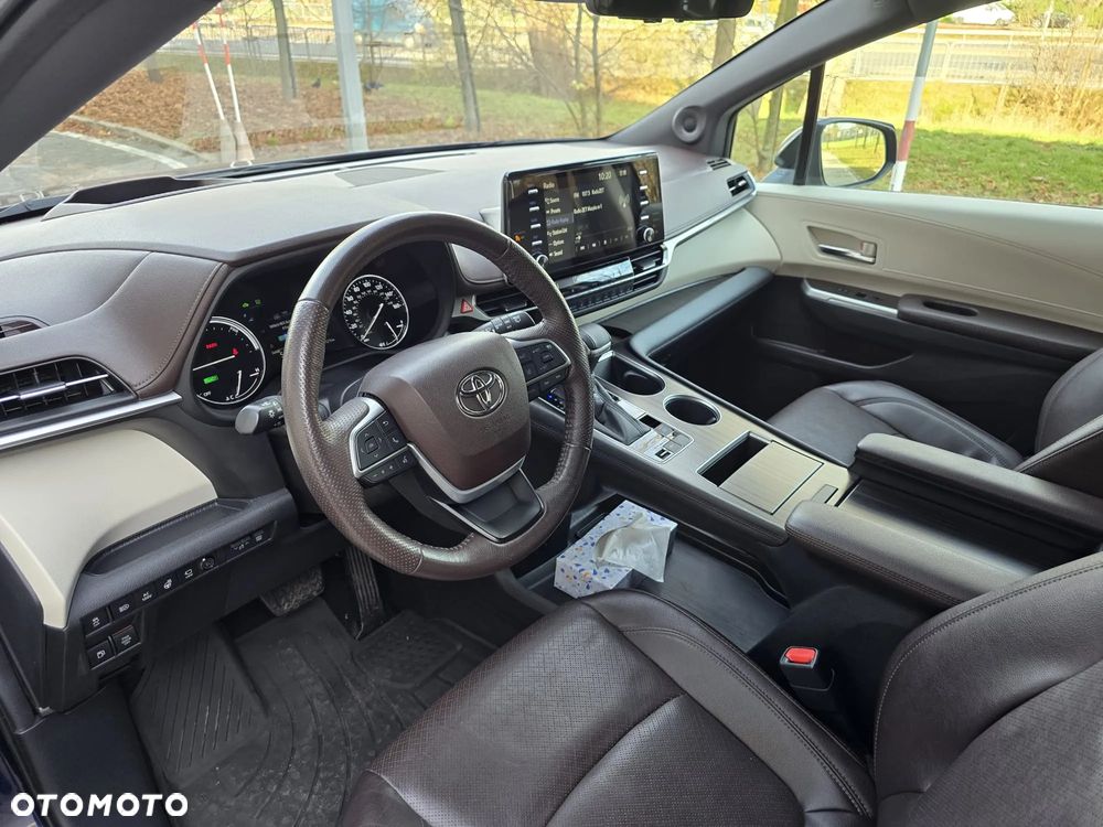 Toyota Sienna - 11