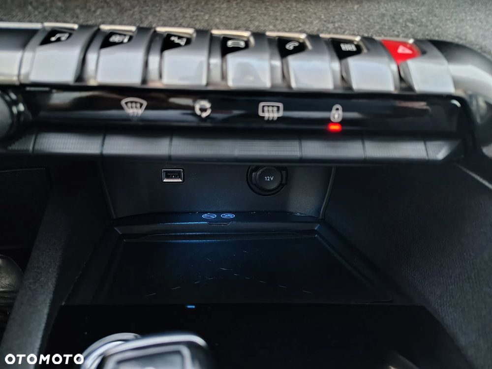 Peugeot 5008 ver-1-5-bluehdi-allure-pack-s-s-eat8 - 17