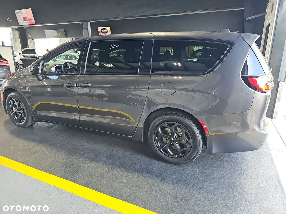 Chrysler Pacifica - 5