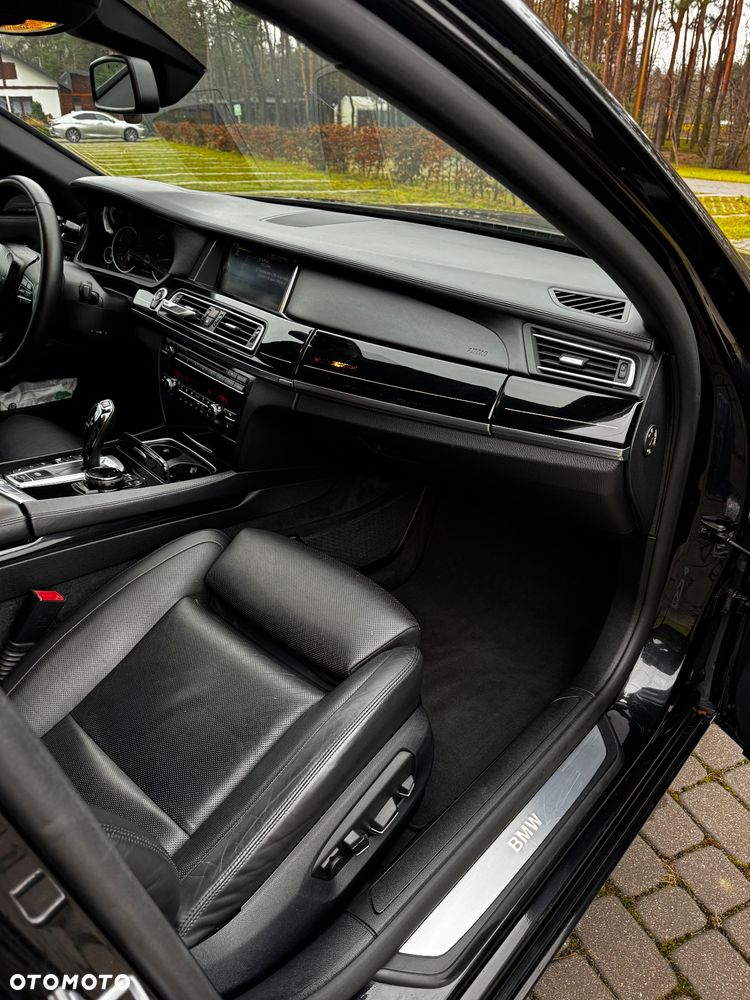 BMW Seria 7 740d Edition Exclusive - 21
